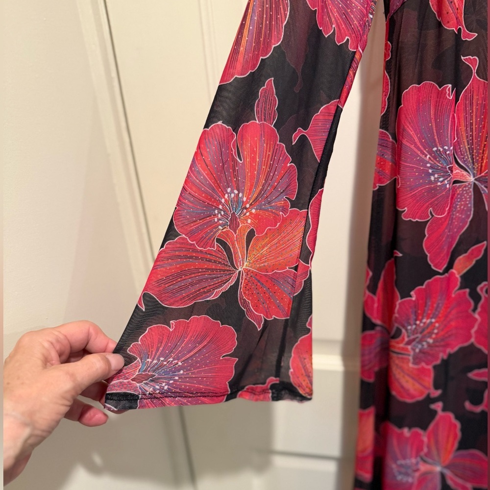 Trina Turk NWT Size Medium Classic Trina Floral Pink Black Beach Maxi Coverup - Picture 8 of 13